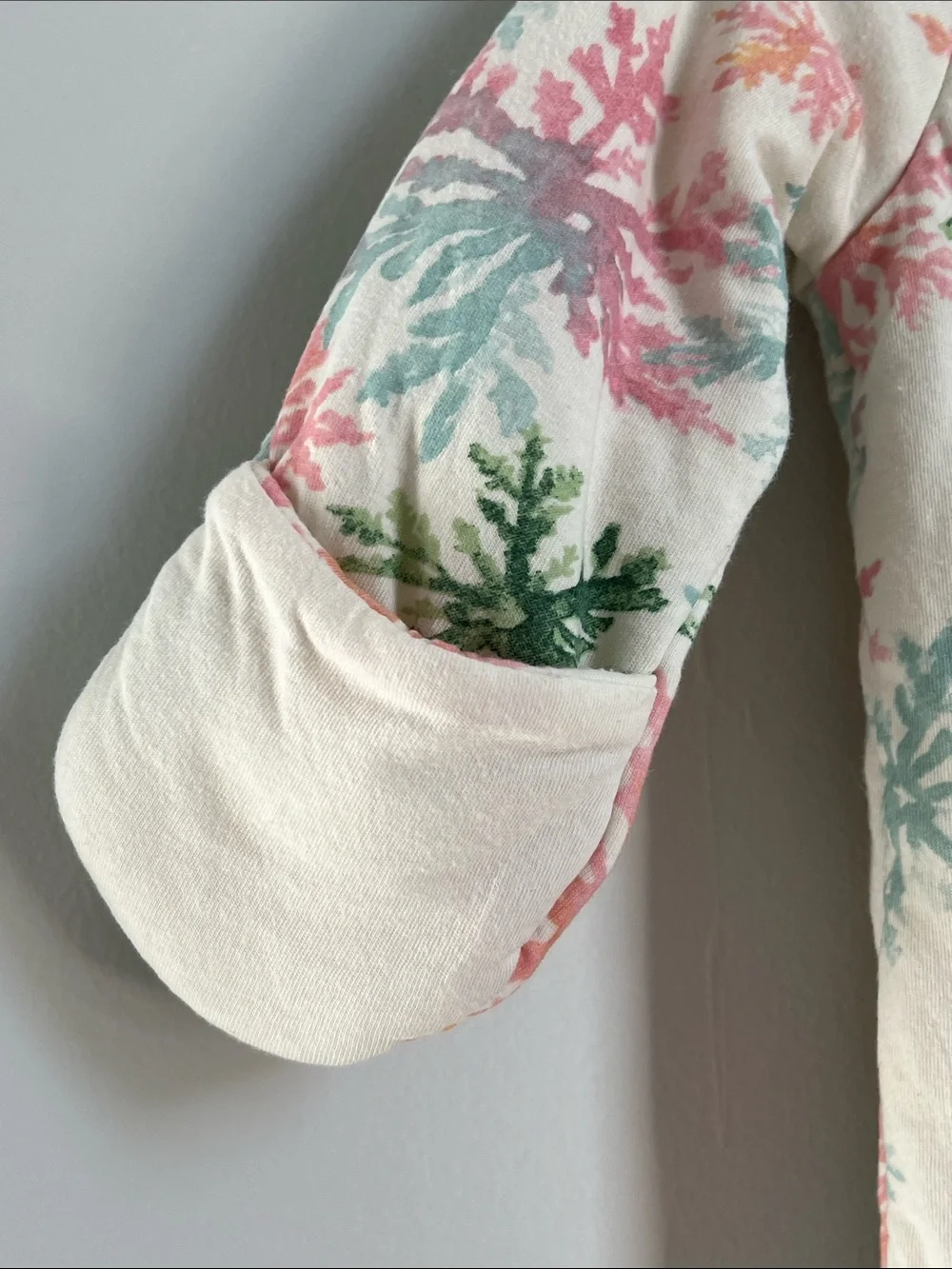 Burt's Bees Baby | Cream Snowflake Zip Footie Blue Pink Green Print Size 3-6M